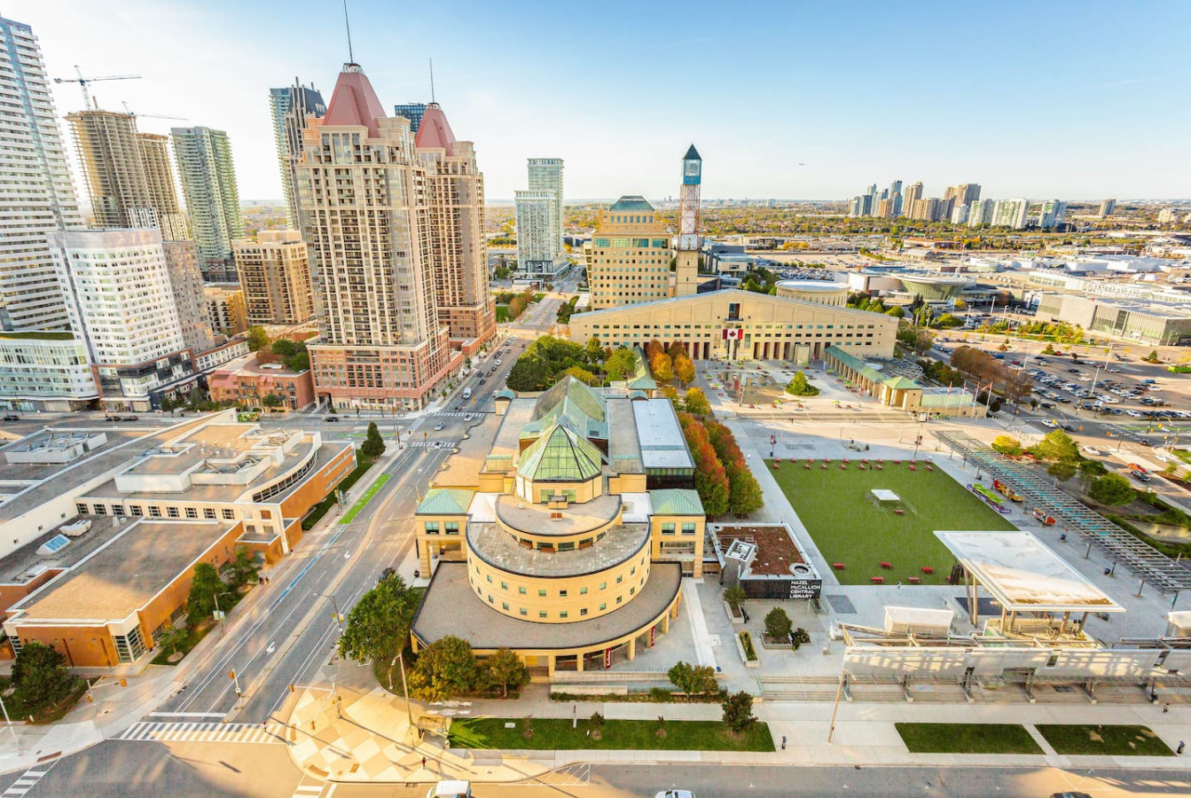 Premier SkySuite 3BR | Horizon Views + Parking photo 2