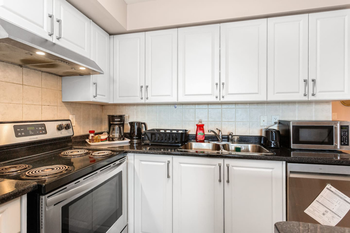 SkyView 2+1 Condo|Stunning Views|Steps to SQ1 Mall photo 11