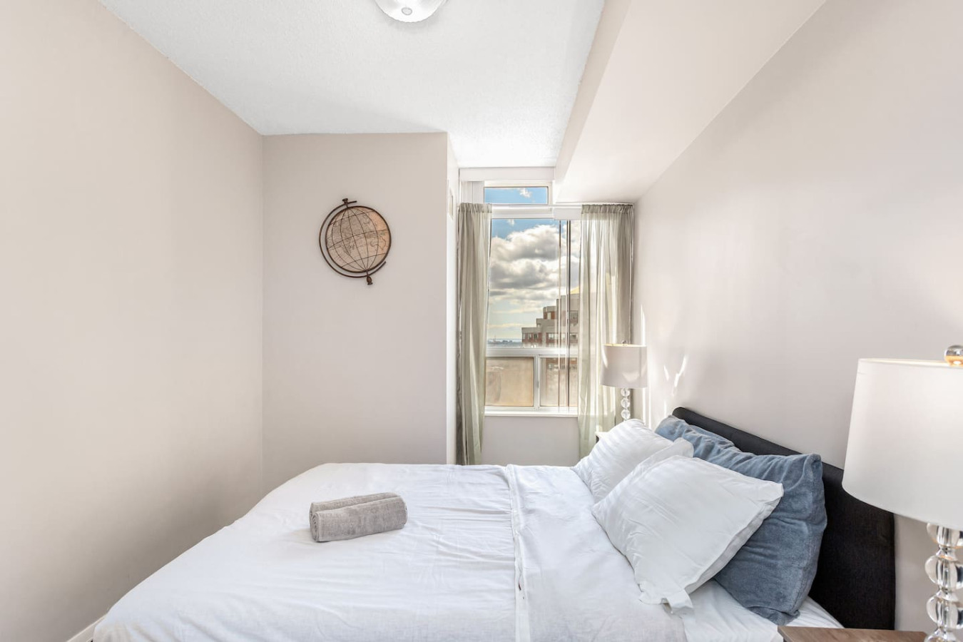 SkyView 2+1 Condo|Stunning Views|Steps to SQ1 Mall photo 4