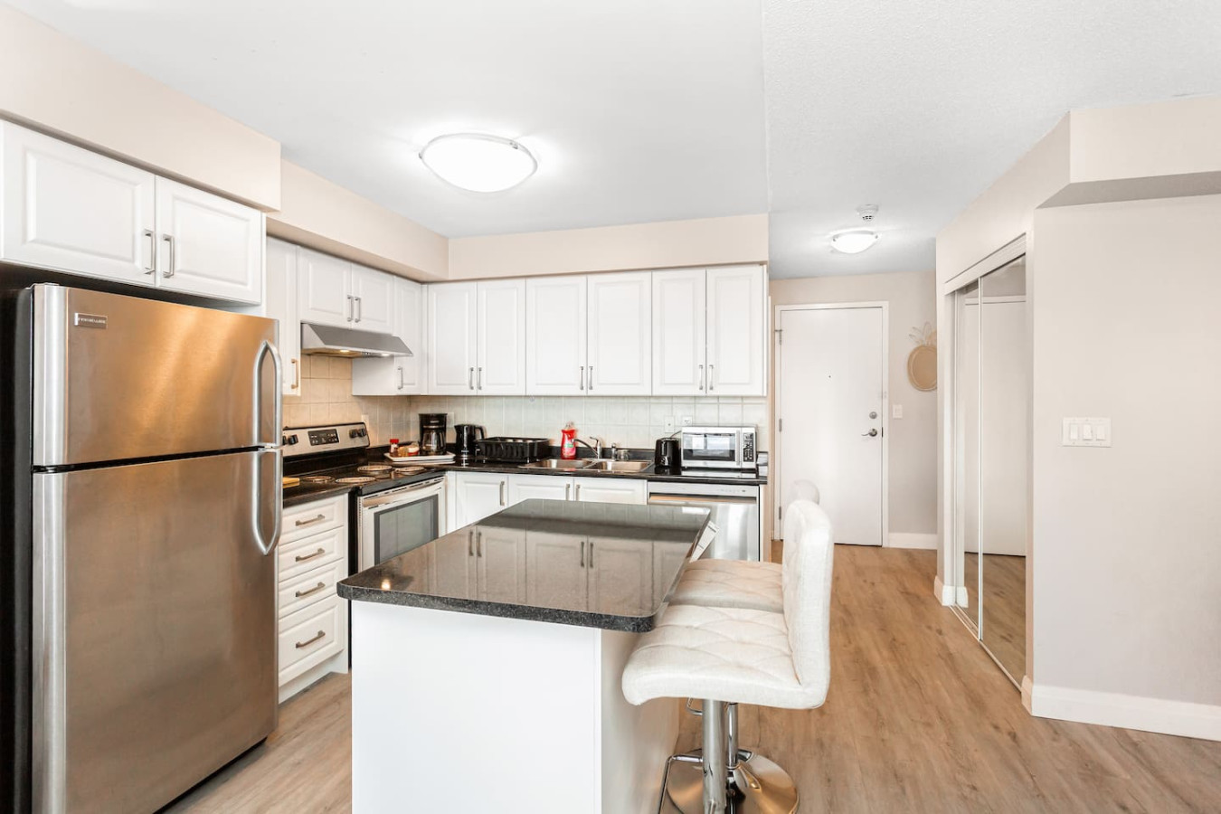 SkyView 2+1 Condo|Stunning Views|Steps to SQ1 Mall photo 36