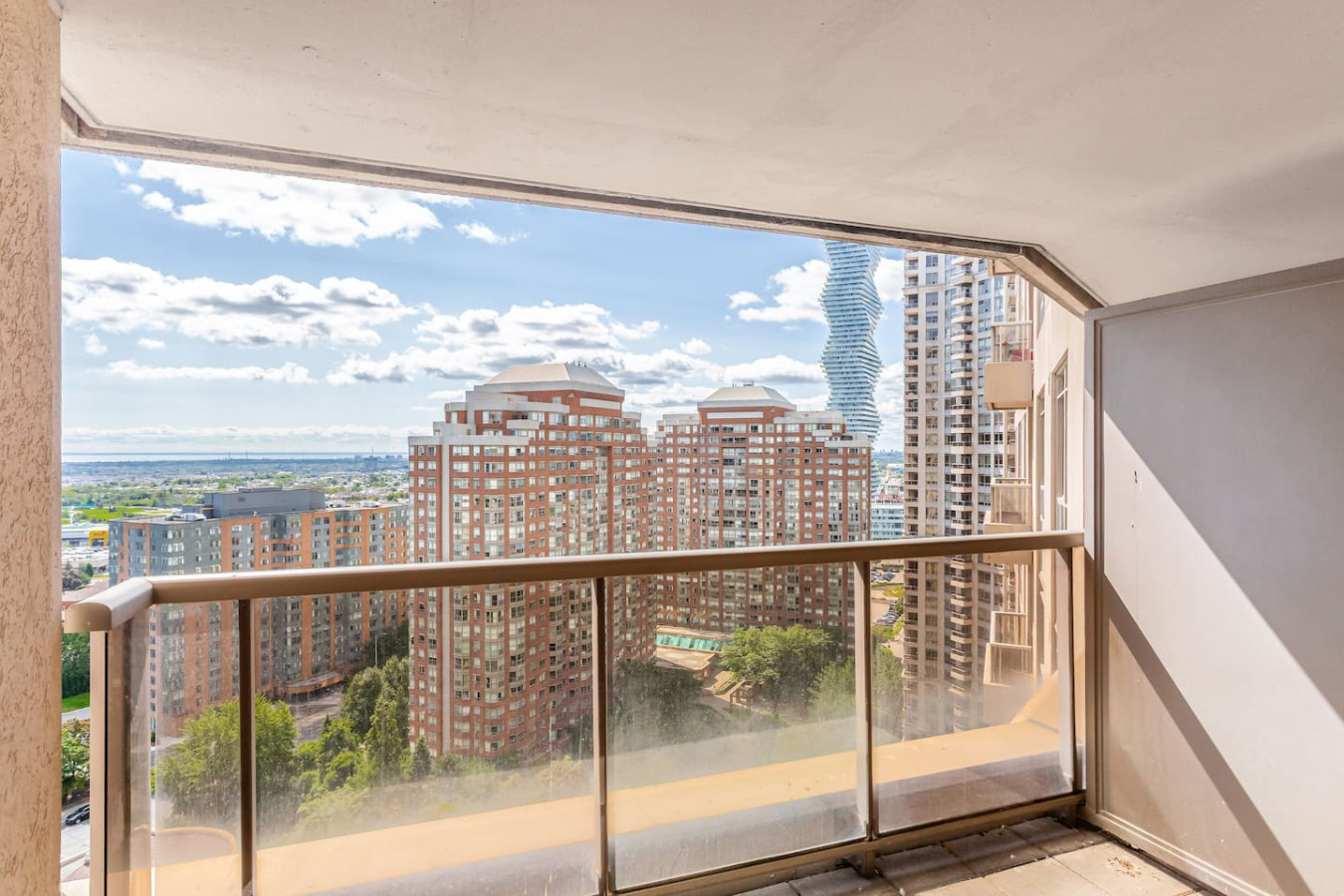 SkyView 2+1 Condo|Stunning Views|Steps to SQ1 Mall photo 20