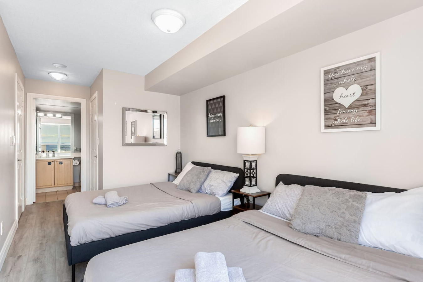 SkyView 2+1 Condo|Stunning Views|Steps to SQ1 Mall photo 3