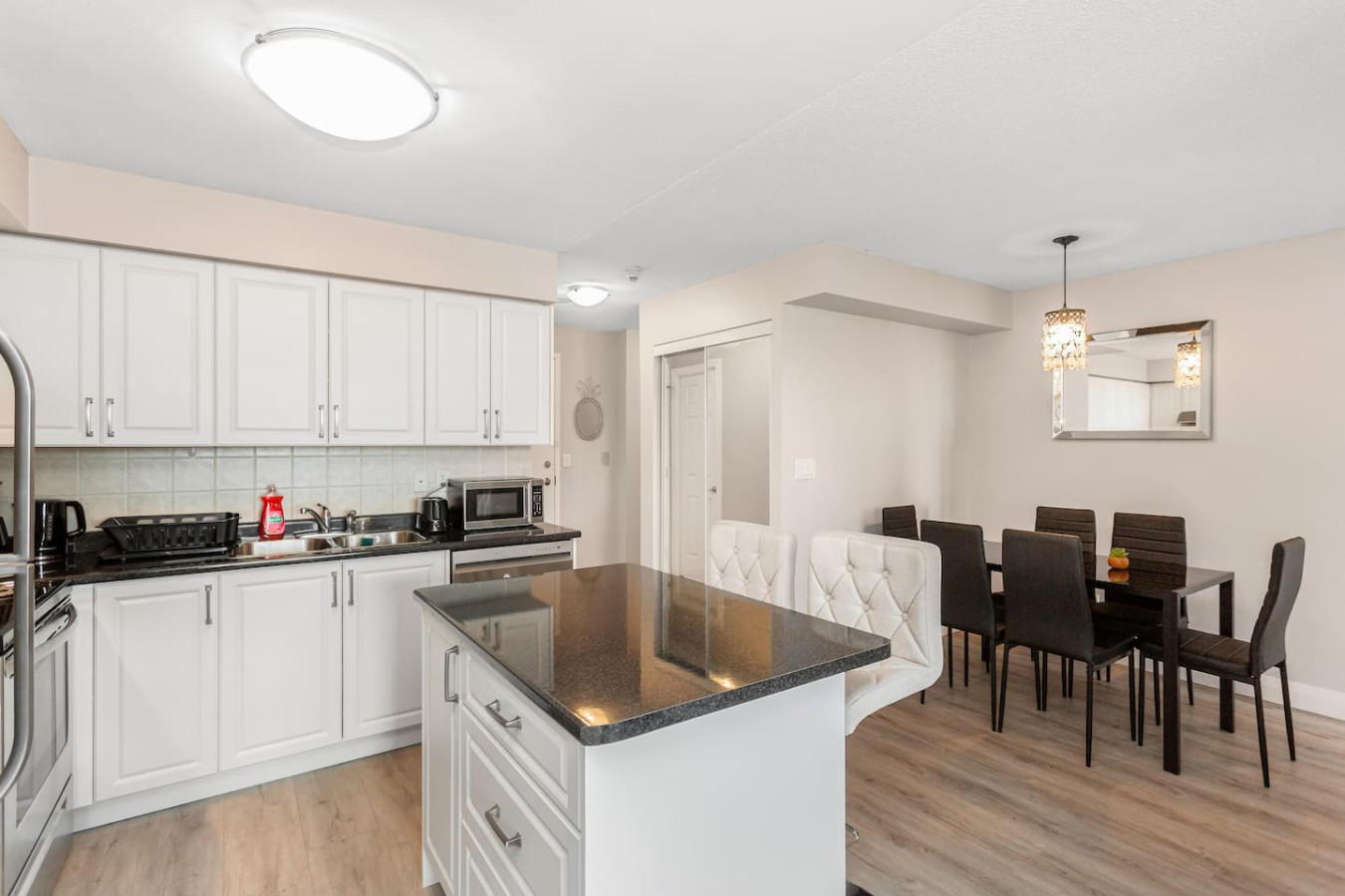 SkyView 2+1 Condo|Stunning Views|Steps to SQ1 Mall photo 9