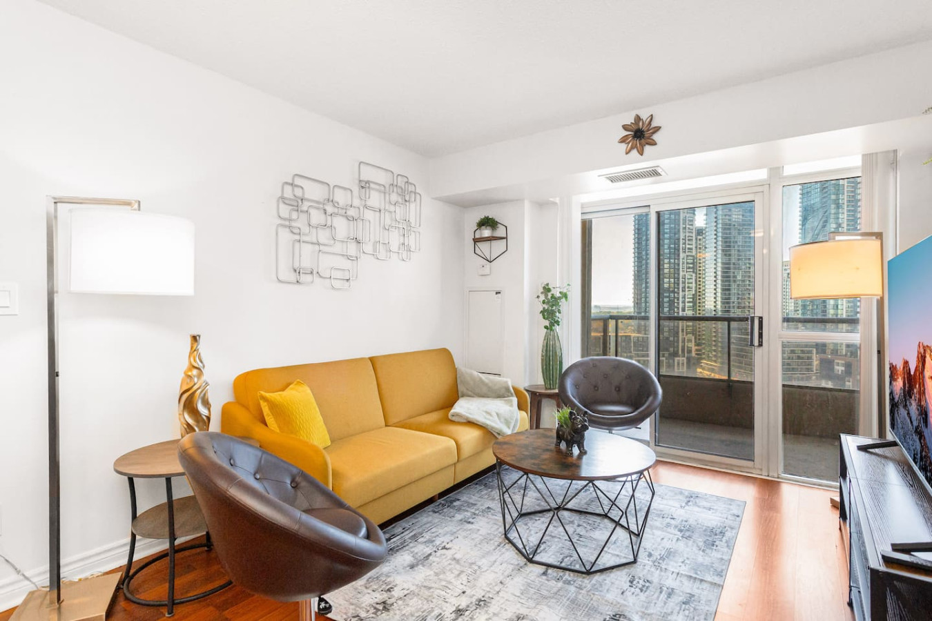 Skyline 3BR Condo | Steps to SQ 1 + Free Parking photo 40