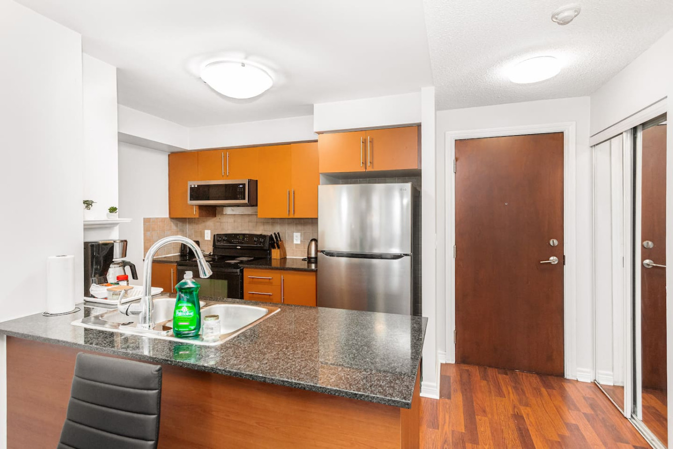 Skyline 3BR Condo | Steps to SQ 1 + Free Parking photo 48