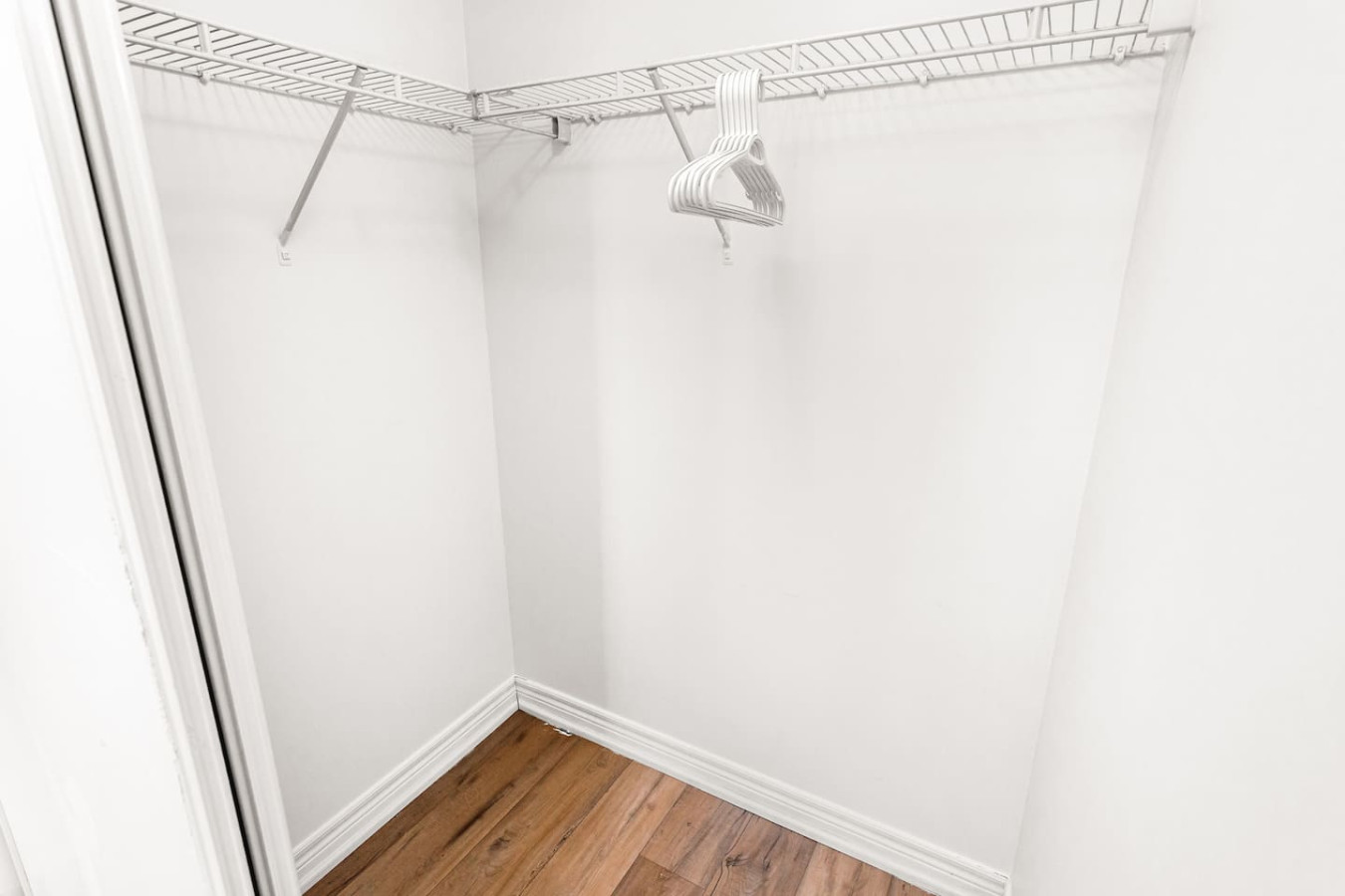 Skyline 3BR Condo | Steps to SQ 1 + Free Parking photo 30