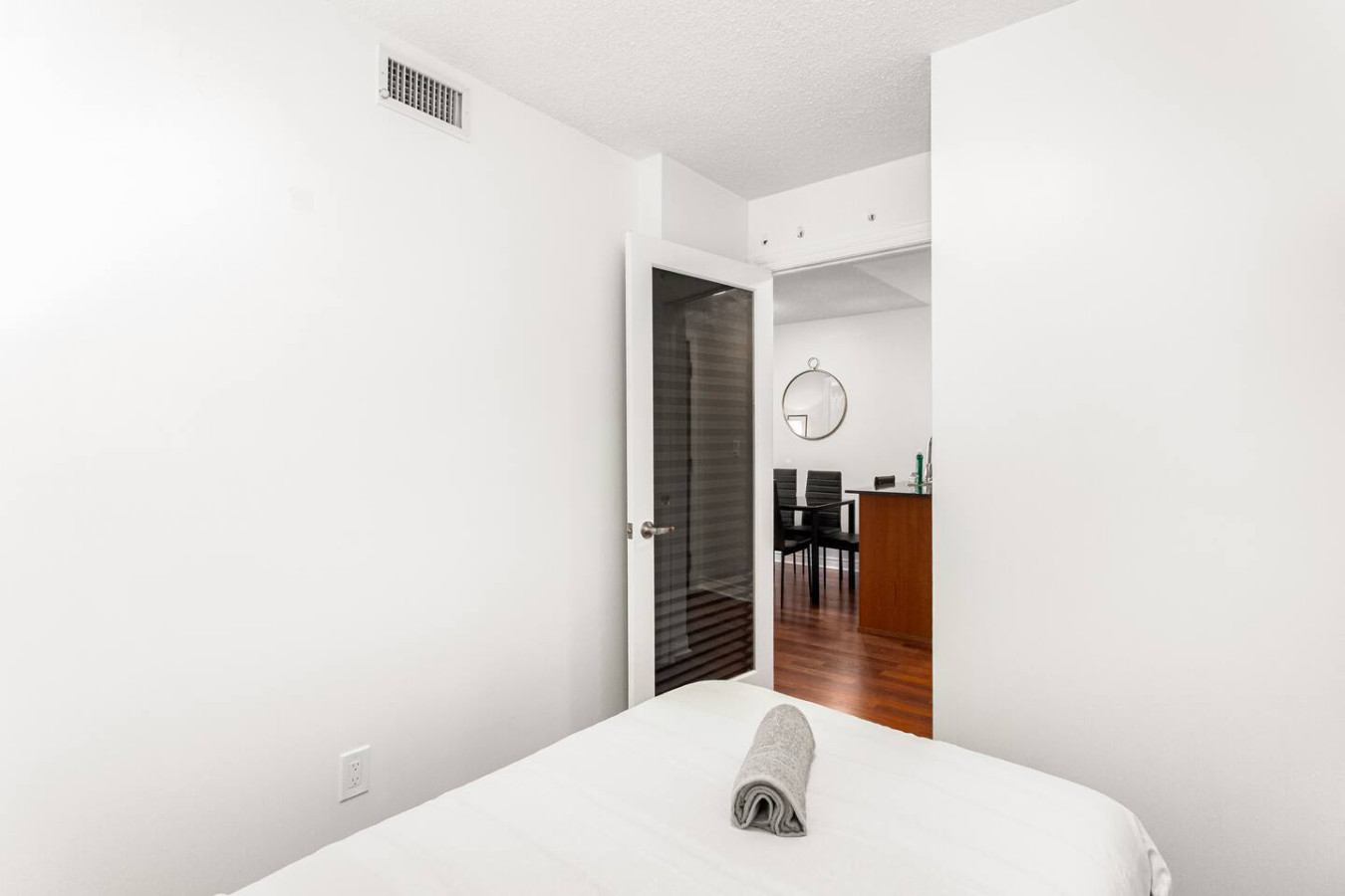 Skyline 3BR Condo | Steps to SQ 1 + Free Parking photo 36