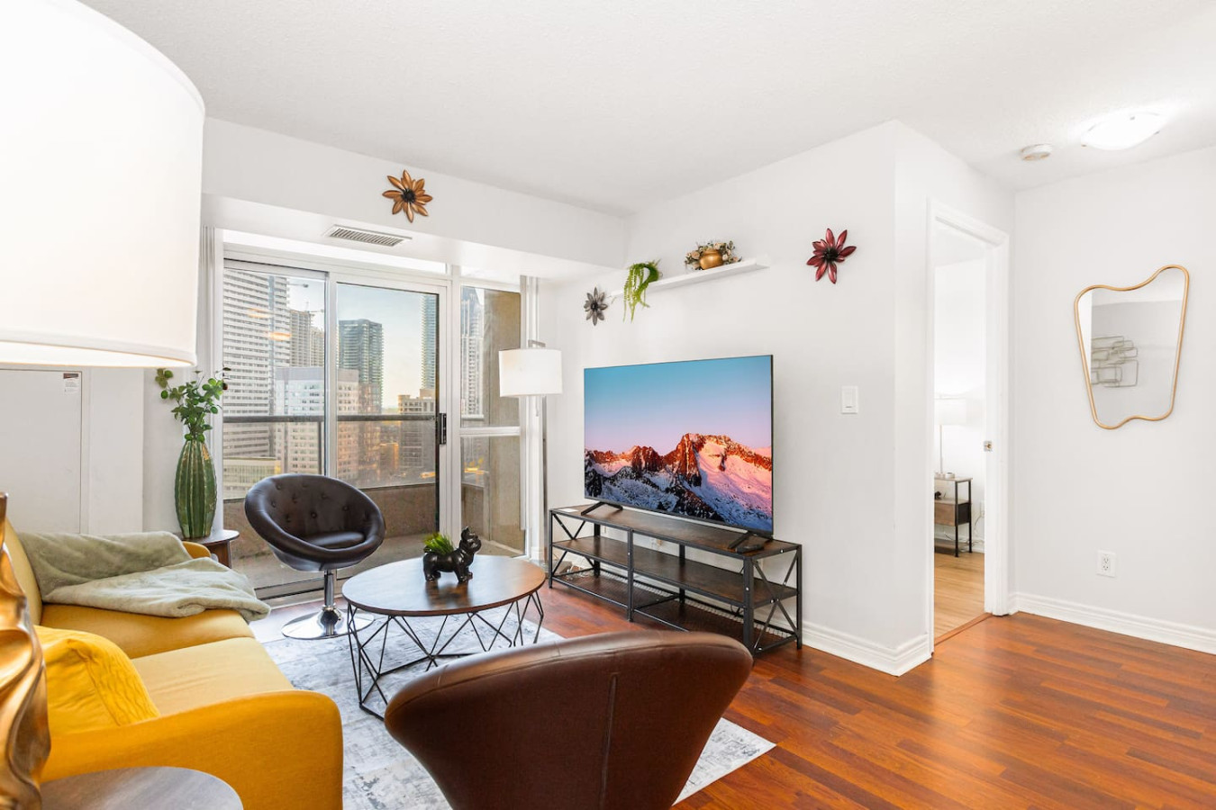 Skyline 3BR Condo | Steps to SQ 1 + Free Parking photo 41