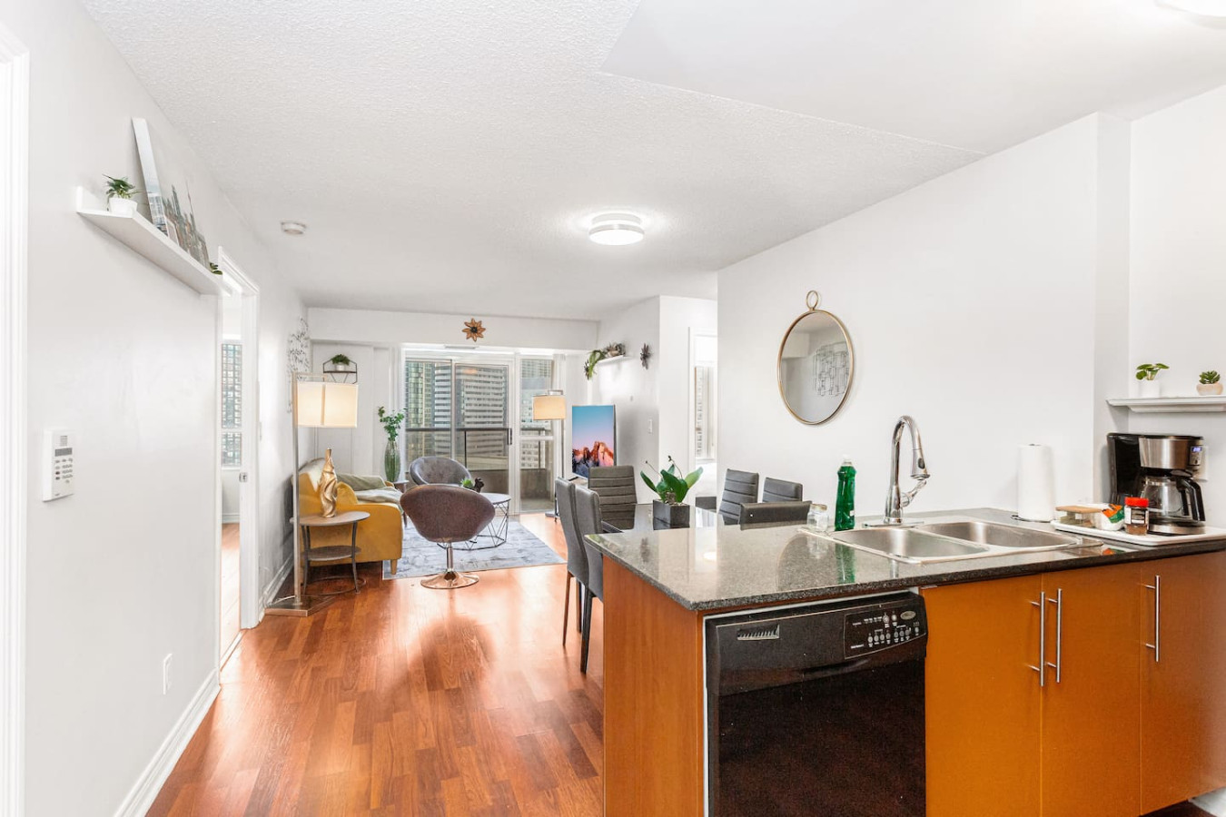 Skyline 3BR Condo | Steps to SQ 1 + Free Parking photo 37