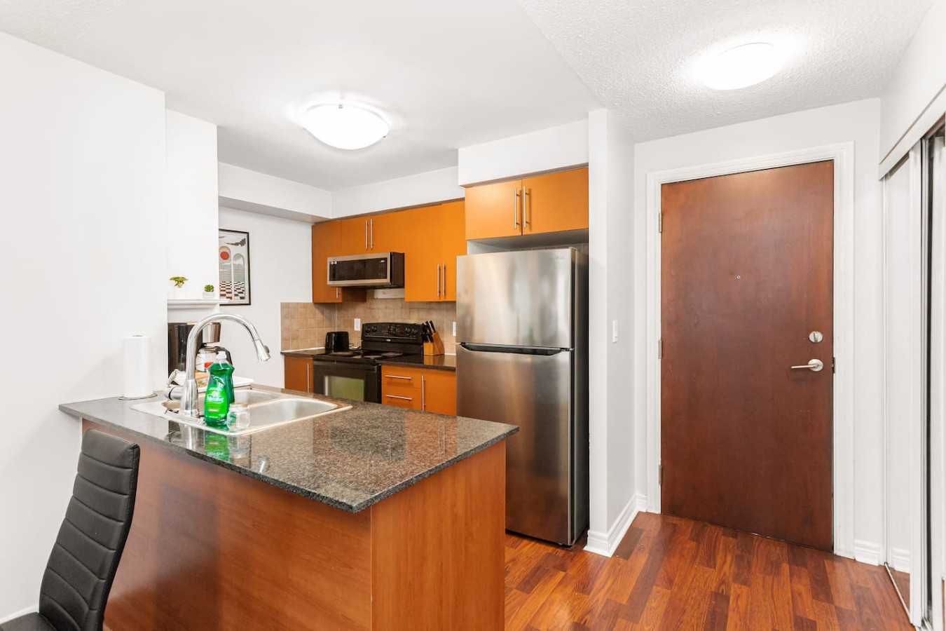 Skyline 3BR Condo | Steps to SQ 1 + Free Parking photo 47