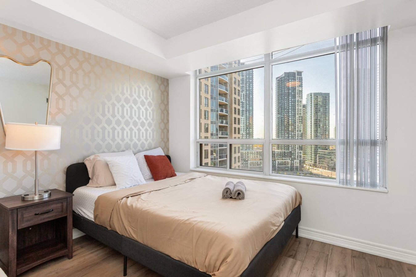 Skyline 3BR Condo | Steps to SQ 1 + Free Parking photo 9