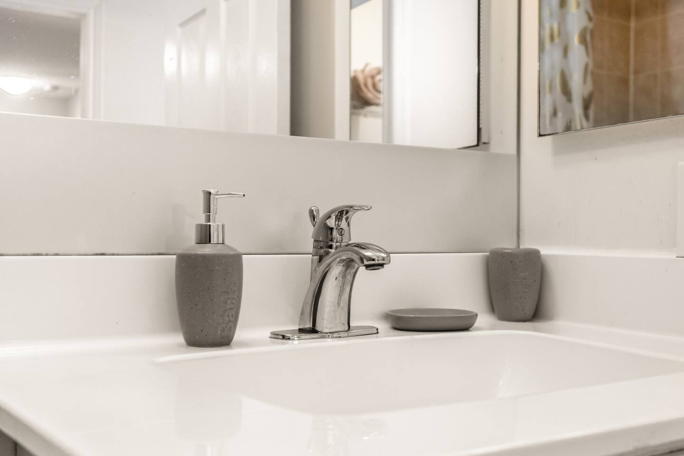 Skyline 3BR Condo | Steps to SQ 1 + Free Parking photo 24