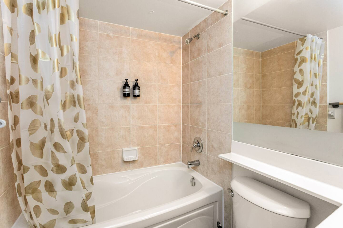 Skyline 3BR Condo | Steps to SQ 1 + Free Parking photo 25