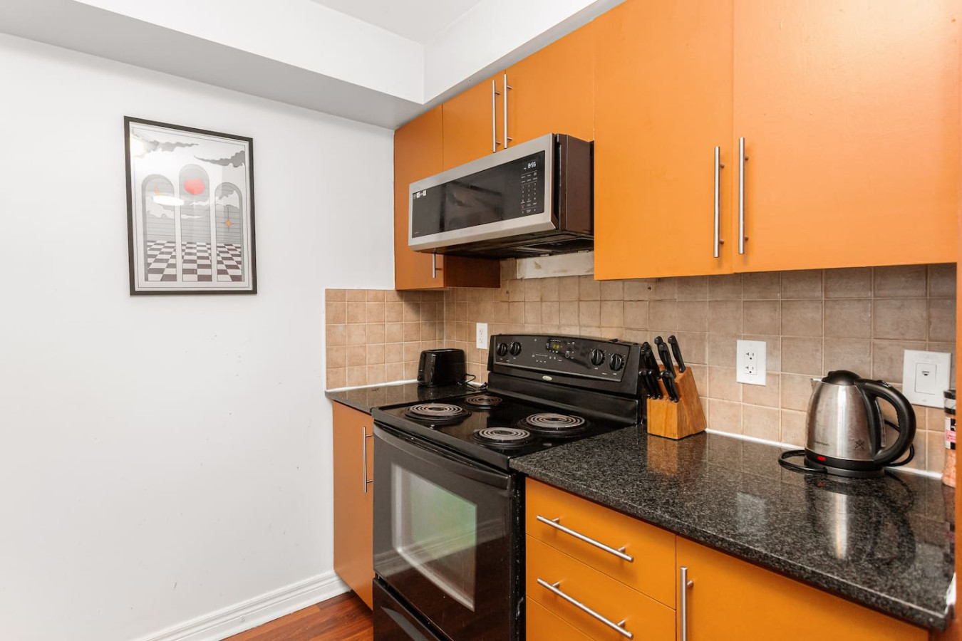 Skyline 3BR Condo | Steps to SQ 1 + Free Parking photo 15