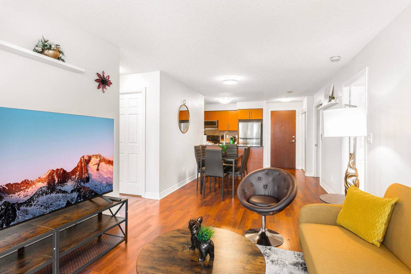 Skyline 3BR Condo | Steps to SQ 1 + Free Parking photo 45