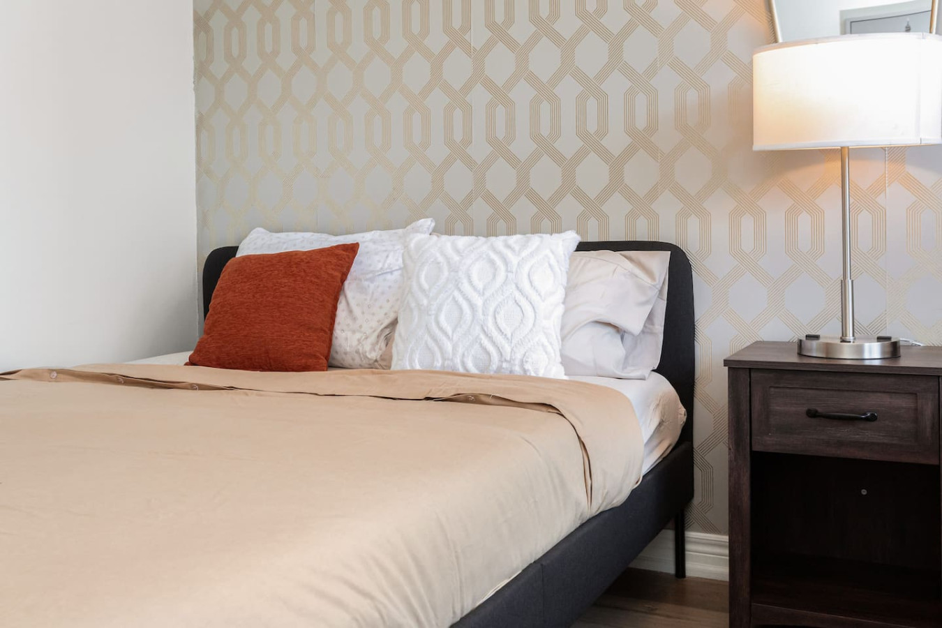 Skyline 3BR Condo | Steps to SQ 1 + Free Parking photo 16