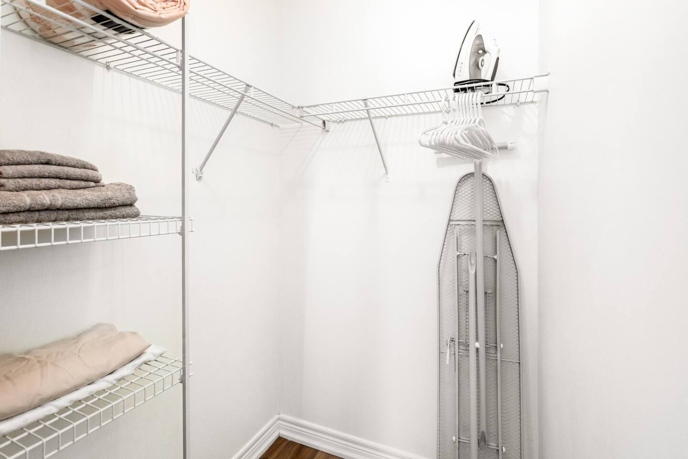 Skyline 3BR Condo | Steps to SQ 1 + Free Parking photo 22