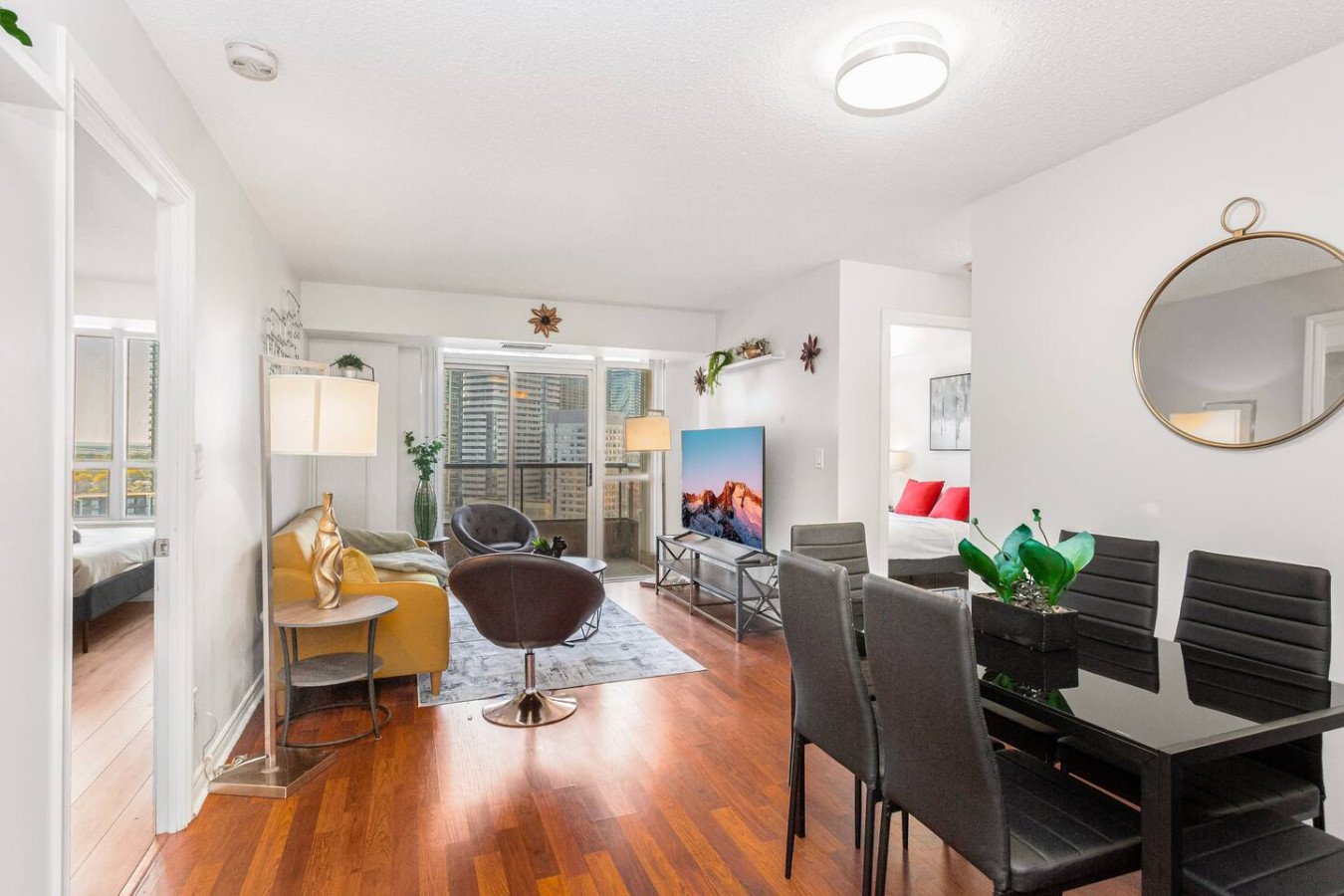 Skyline 3BR Condo | Steps to SQ 1 + Free Parking photo 6