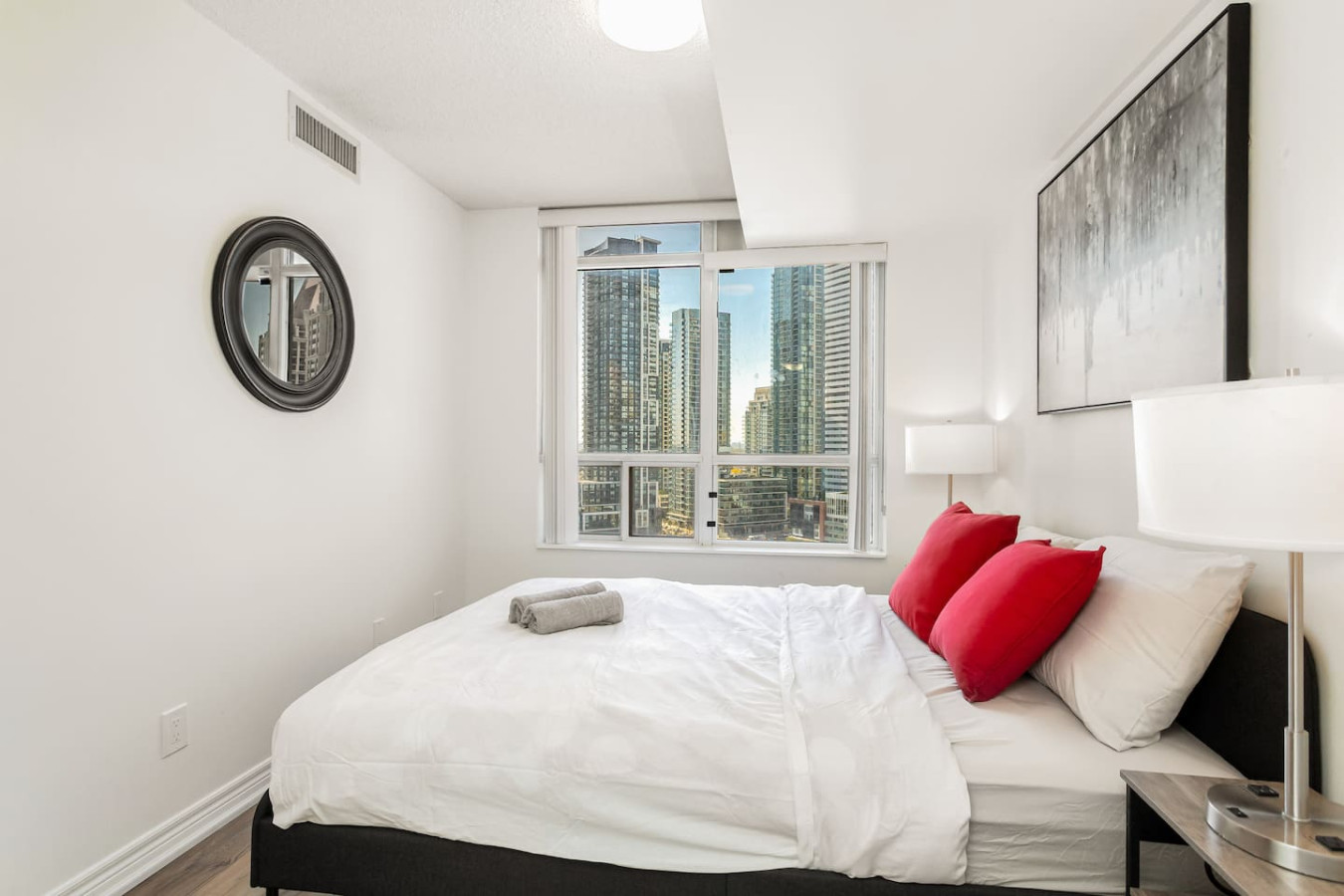 Skyline 3BR Condo | Steps to SQ 1 + Free Parking photo 4