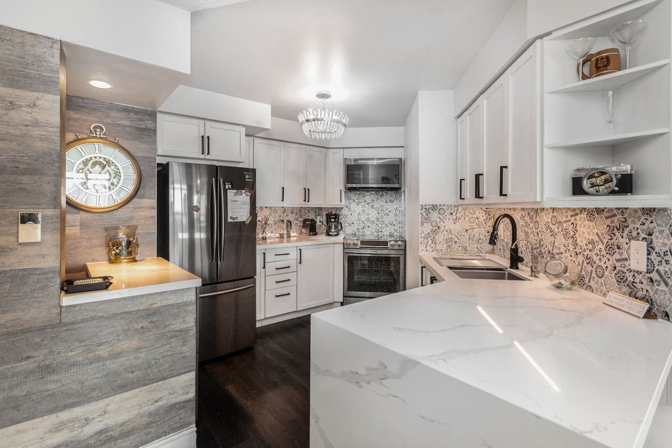 Luxury 2BR+Den | Steps from SQ1 | Panoramic Views! photo 26