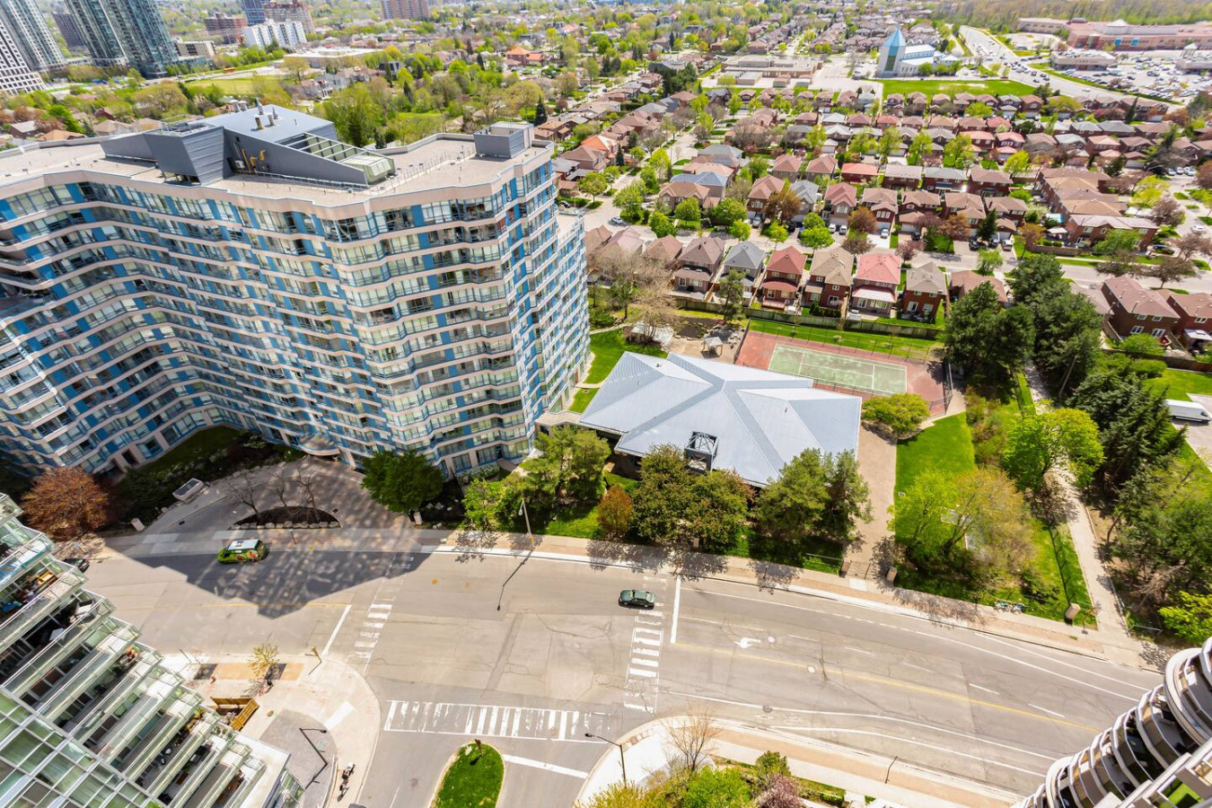 Luxury 2BR+Den | Steps from SQ1 | Panoramic Views! photo 33