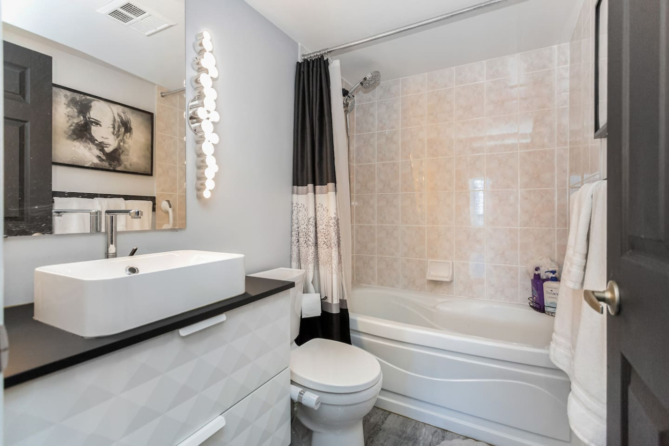Luxury 2BR+Den | Steps from SQ1 | Panoramic Views! photo 49