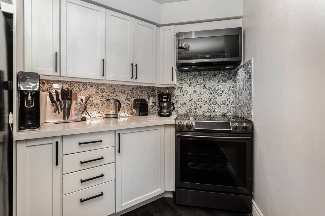 Luxury 2BR+Den | Steps from SQ1 | Panoramic Views! photo 23