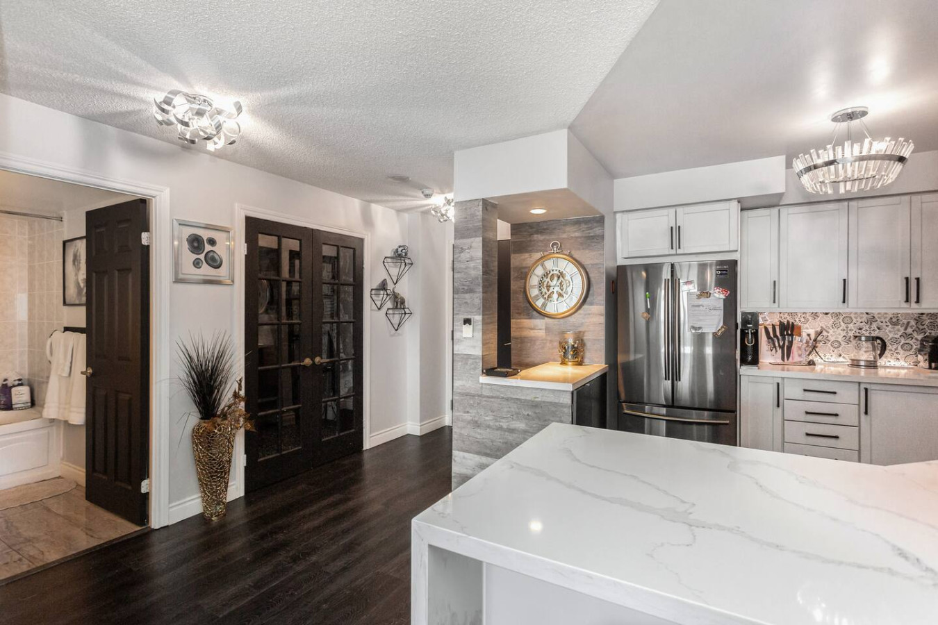 Luxury 2BR+Den | Steps from SQ1 | Panoramic Views! photo 25