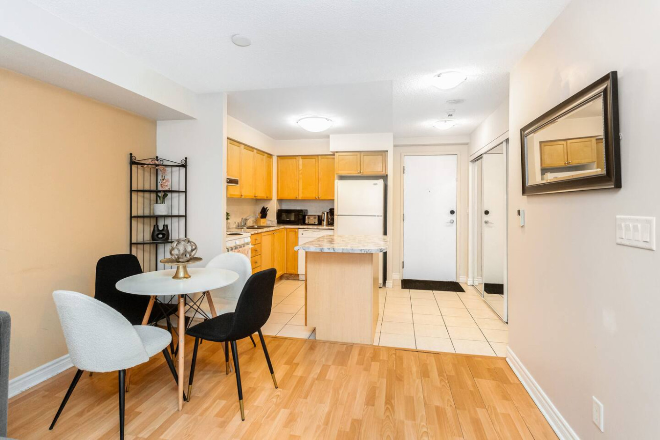 High-End 2BR/2BA Condo-Steps to Square One Mall photo 18