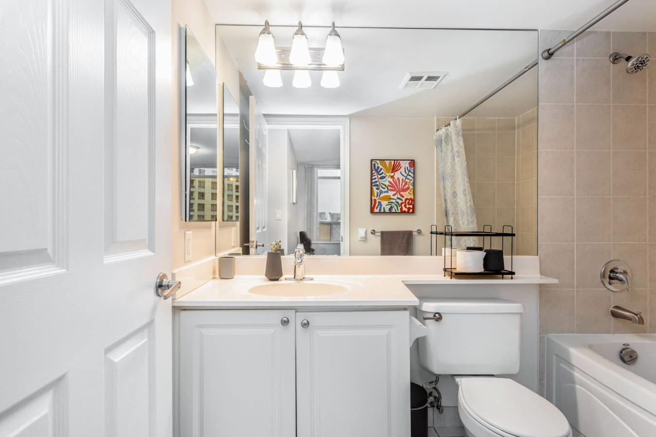High-End 2BR/2BA Condo-Steps to Square One Mall photo 31