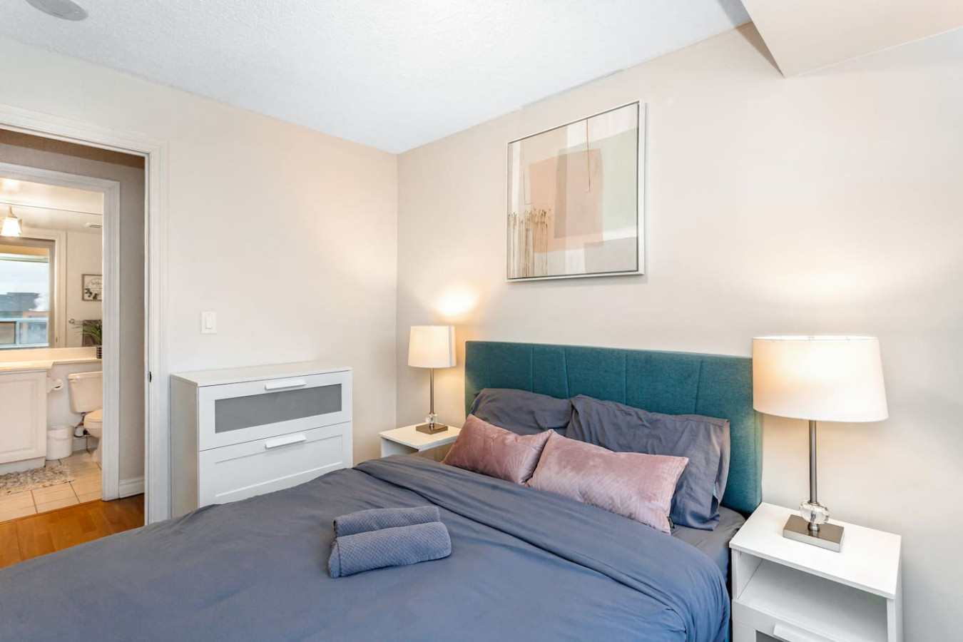 High-End 2BR/2BA Condo-Steps to Square One Mall photo 37