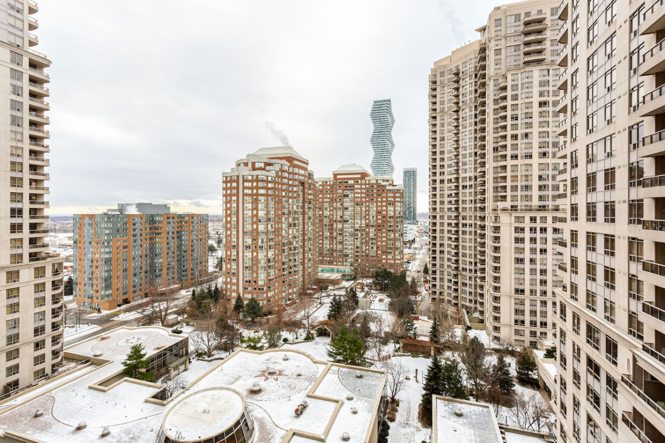 High-End 2BR/2BA Condo-Steps to Square One Mall photo 12