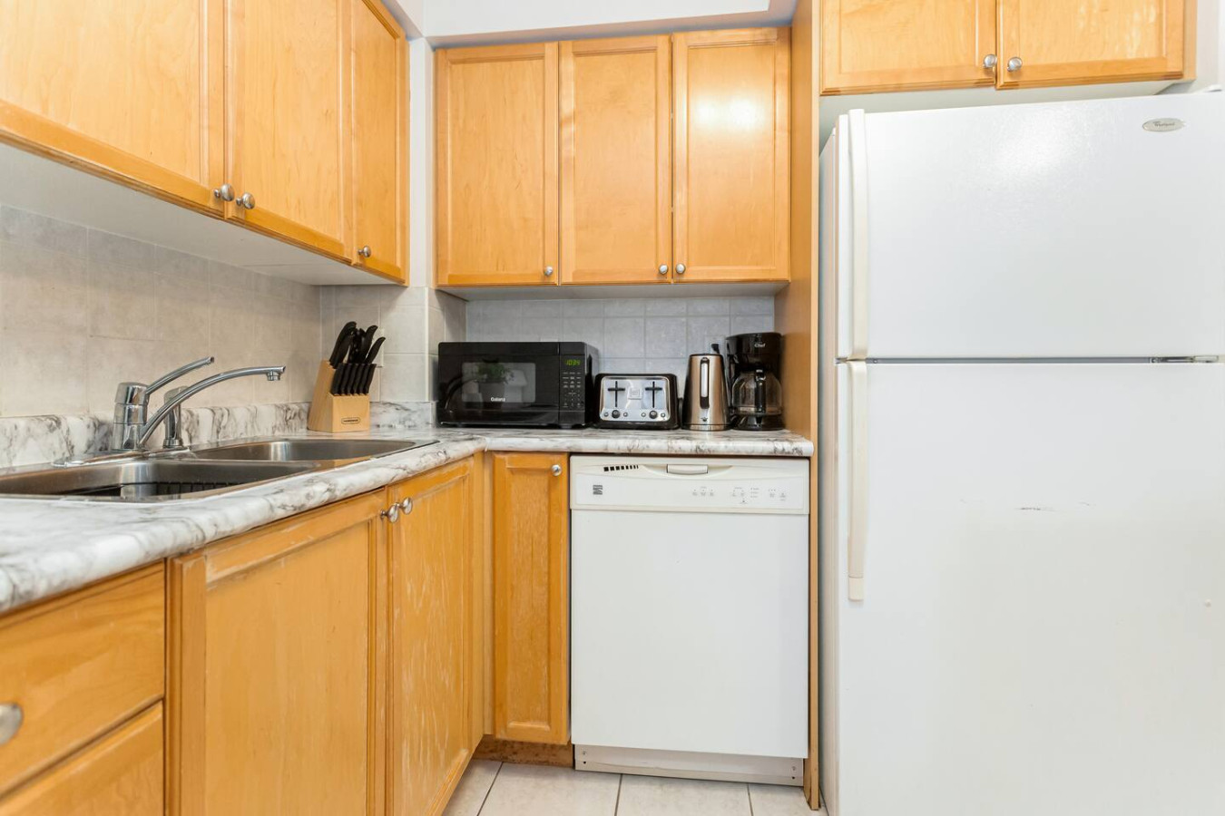 High-End 2BR/2BA Condo-Steps to Square One Mall photo 23