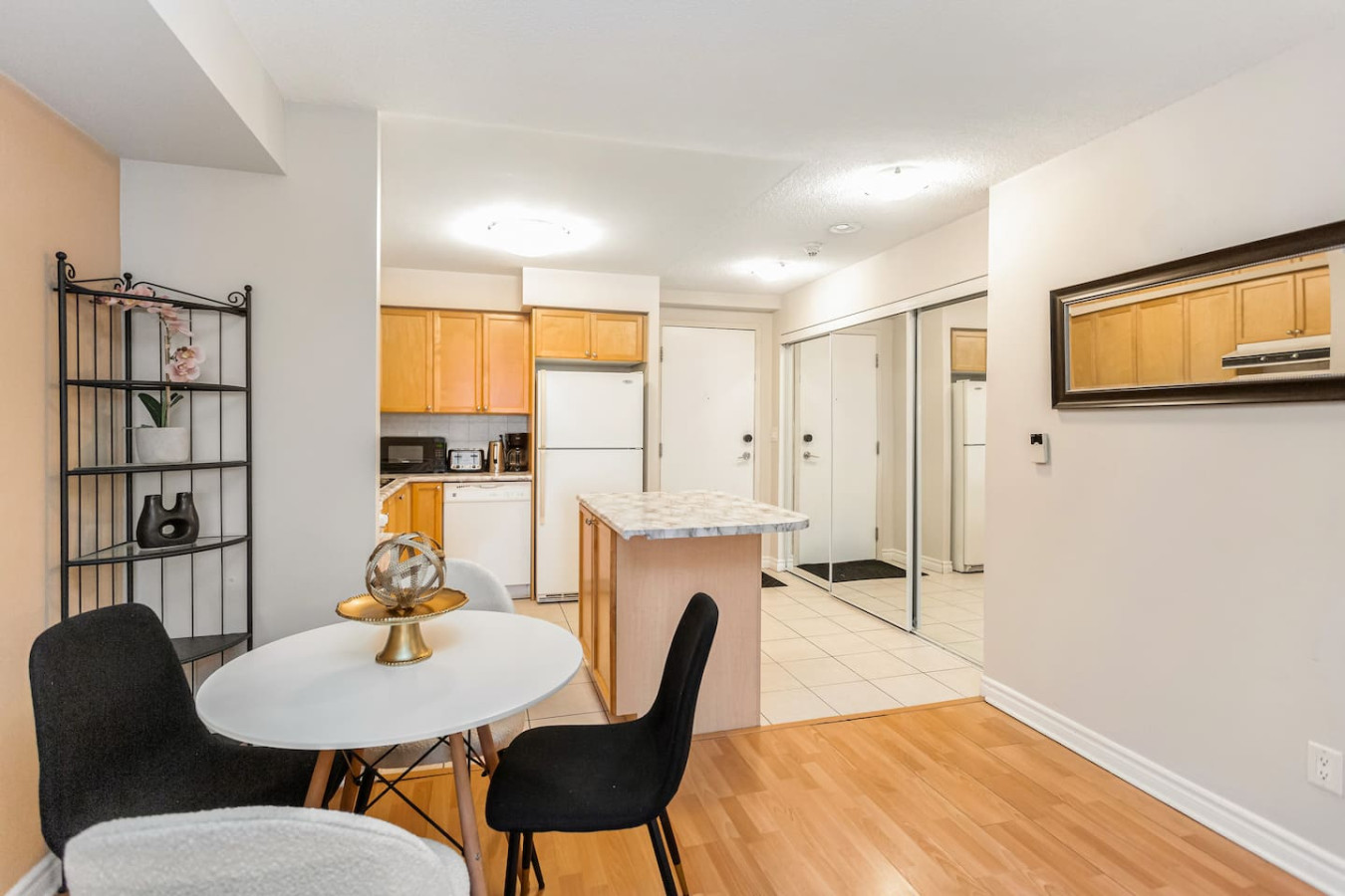 High-End 2BR/2BA Condo-Steps to Square One Mall photo 21
