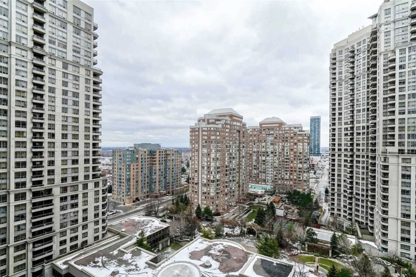 High-End 2BR/2BA Condo-Steps to Square One Mall photo 7