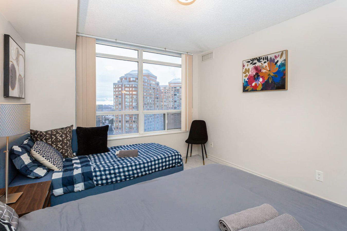High-End 2BR/2BA Condo-Steps to Square One Mall photo 27