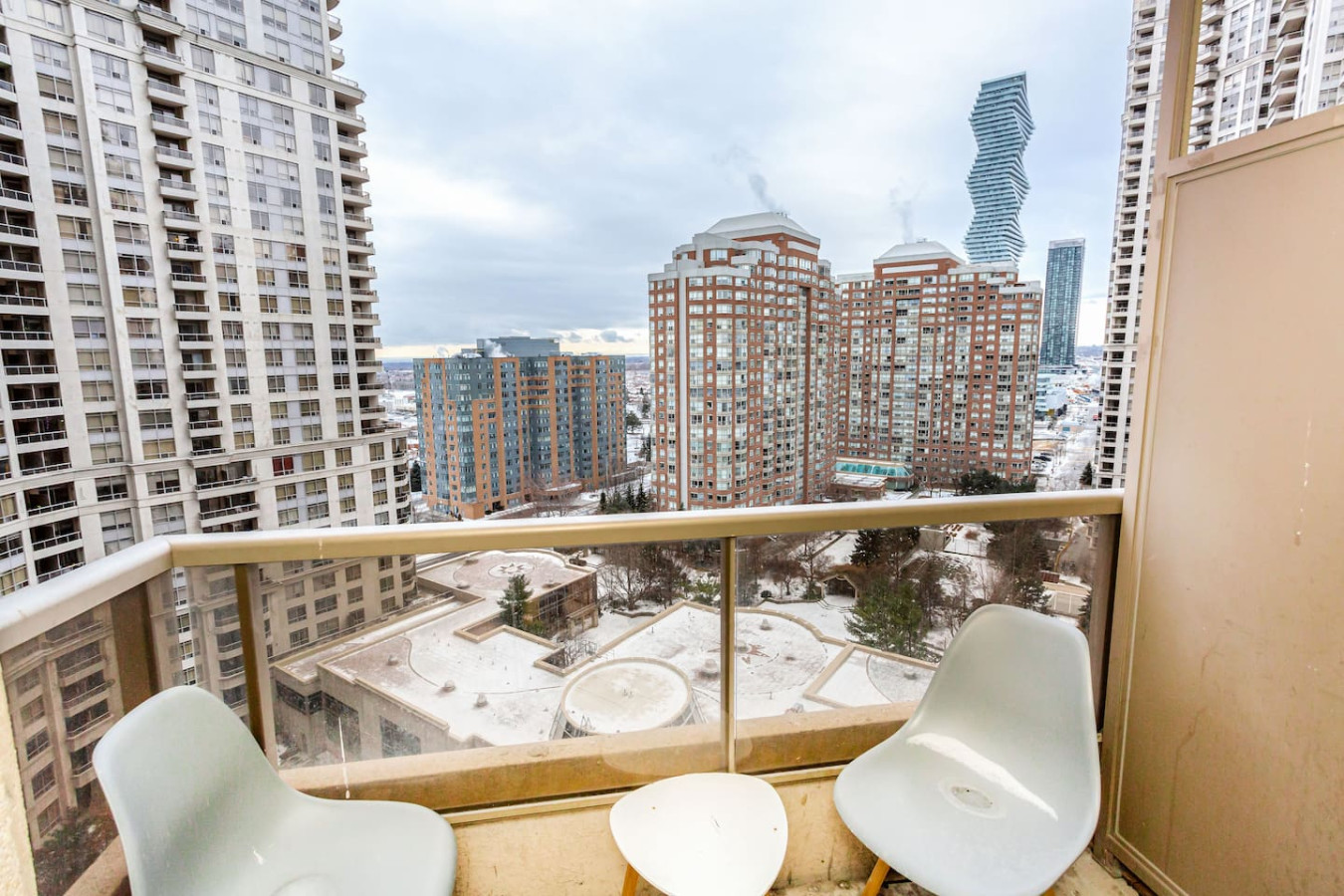 High-End 2BR/2BA Condo-Steps to Square One Mall photo 3
