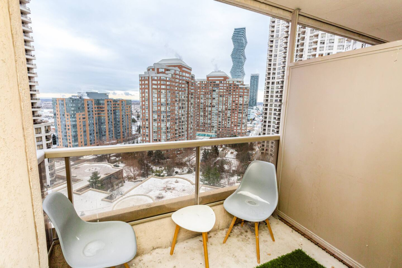 High-End 2BR/2BA Condo-Steps to Square One Mall photo 44