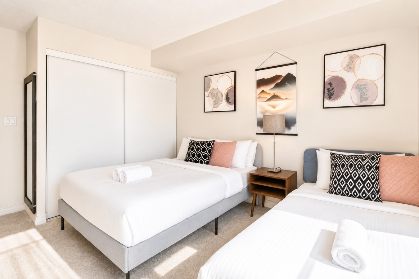 High-End 2BR/2BA Condo-Steps to Square One Mall — furnished suite photo 45 in Mississauga