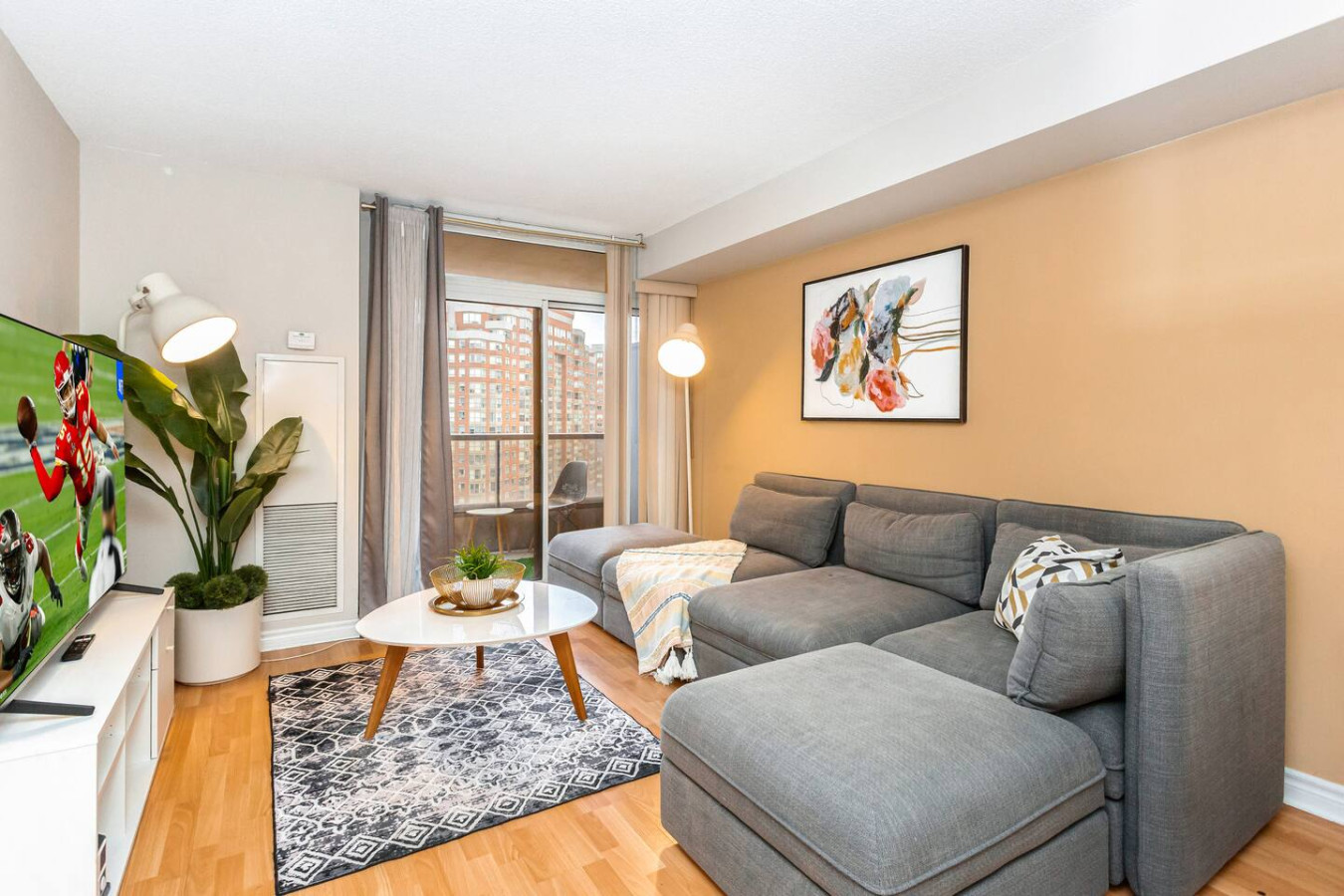 High-End 2BR/2BA Condo-Steps to Square One Mall photo 11