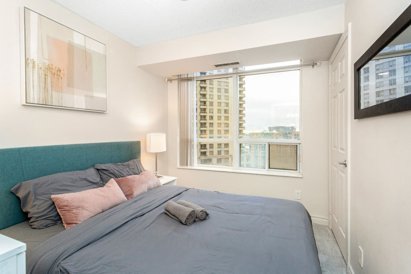 High-End 2BR/2BA Condo-Steps to Square One Mall photo 33