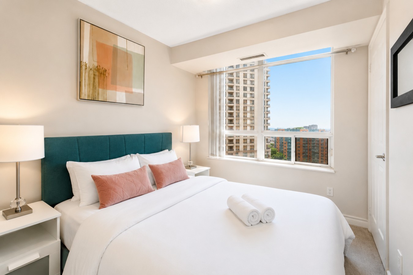 High-End 2BR/2BA Condo-Steps to Square One Mall — furnished suite photo 4 in Mississauga