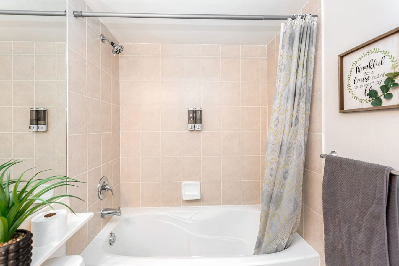 High-End 2BR/2BA Condo-Steps to Square One Mall photo 42