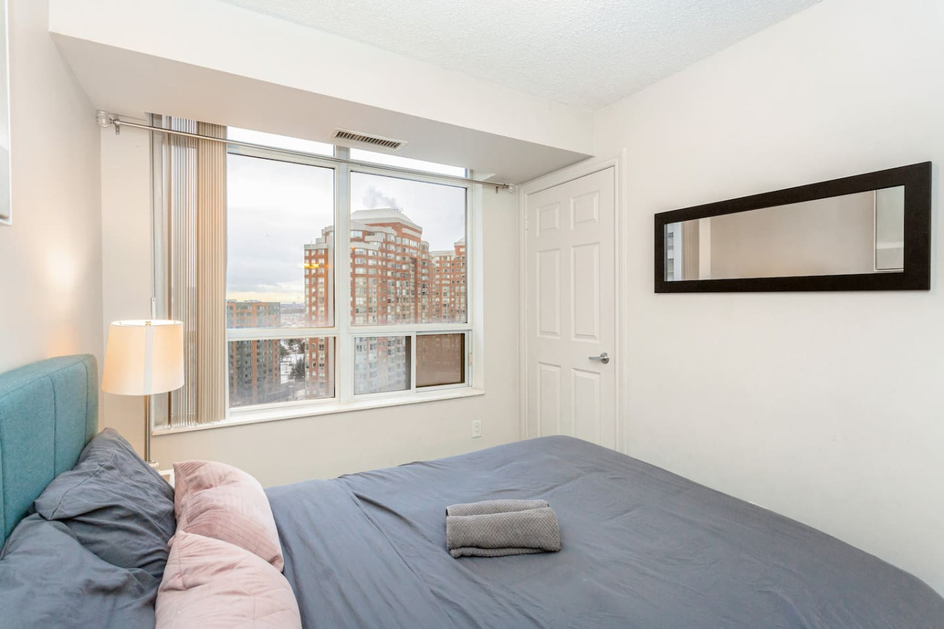 High-End 2BR/2BA Condo-Steps to Square One Mall photo 35