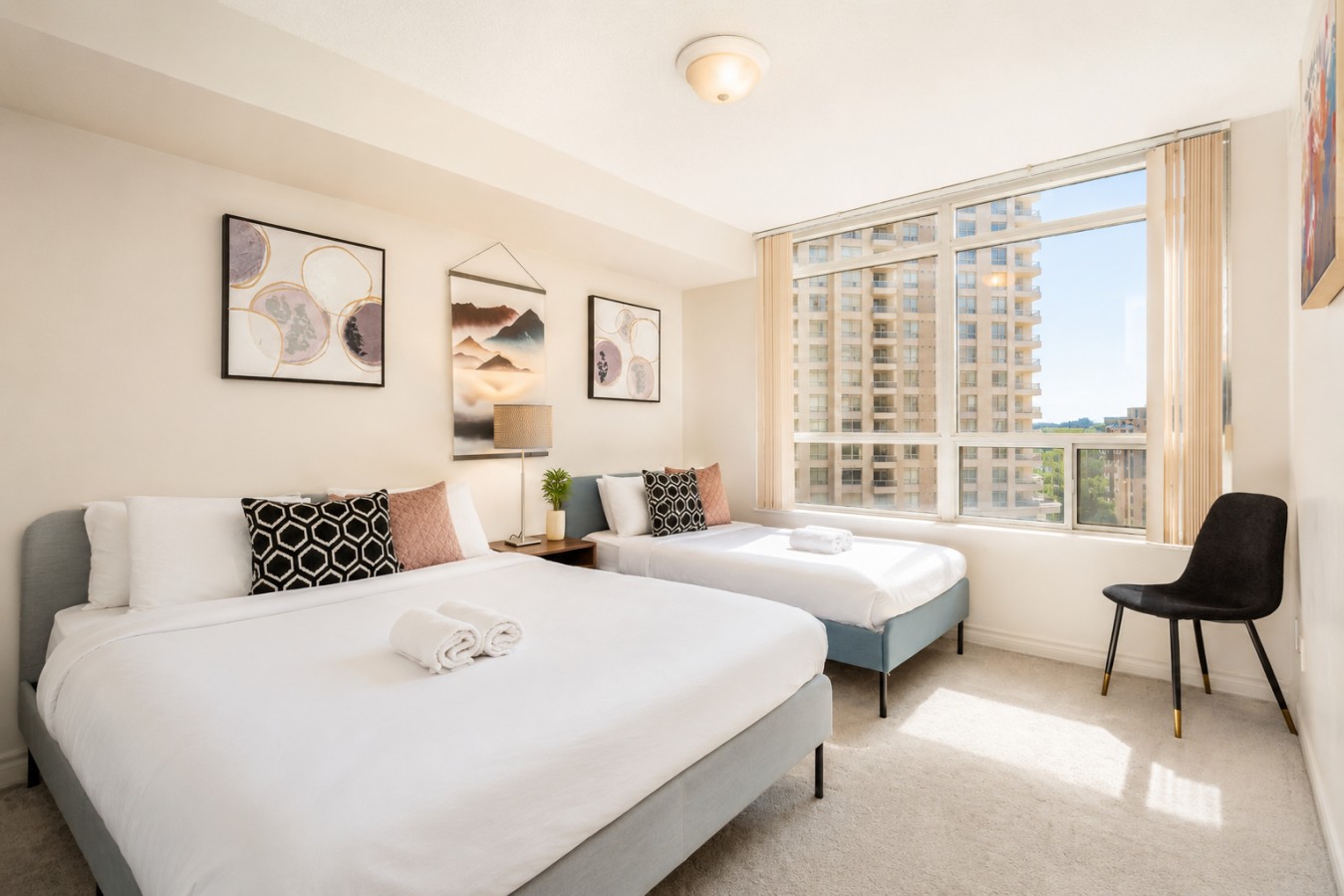 High-End 2BR/2BA Condo-Steps to Square One Mall — furnished suite photo 3 in Mississauga