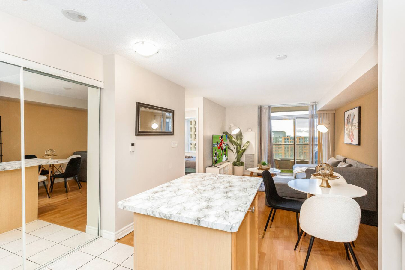 High-End 2BR/2BA Condo-Steps to Square One Mall photo 10