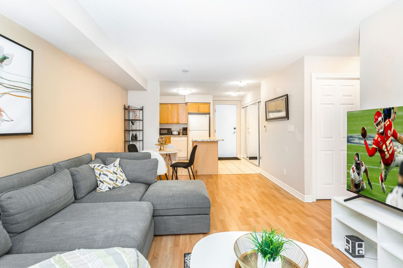 High-End 2BR/2BA Condo-Steps to Square One Mall photo 20