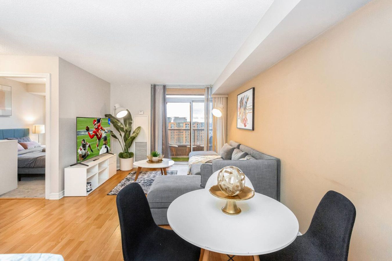 High-End 2BR/2BA Condo-Steps to Square One Mall photo 4