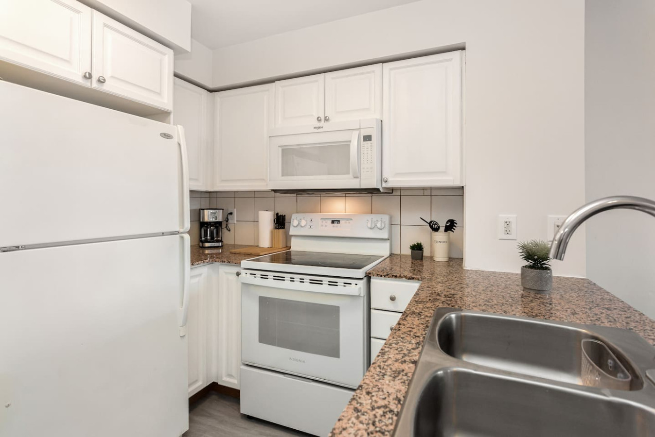 Stylish 2BR Retreat Steps to SQ1 | Prime Location photo 47