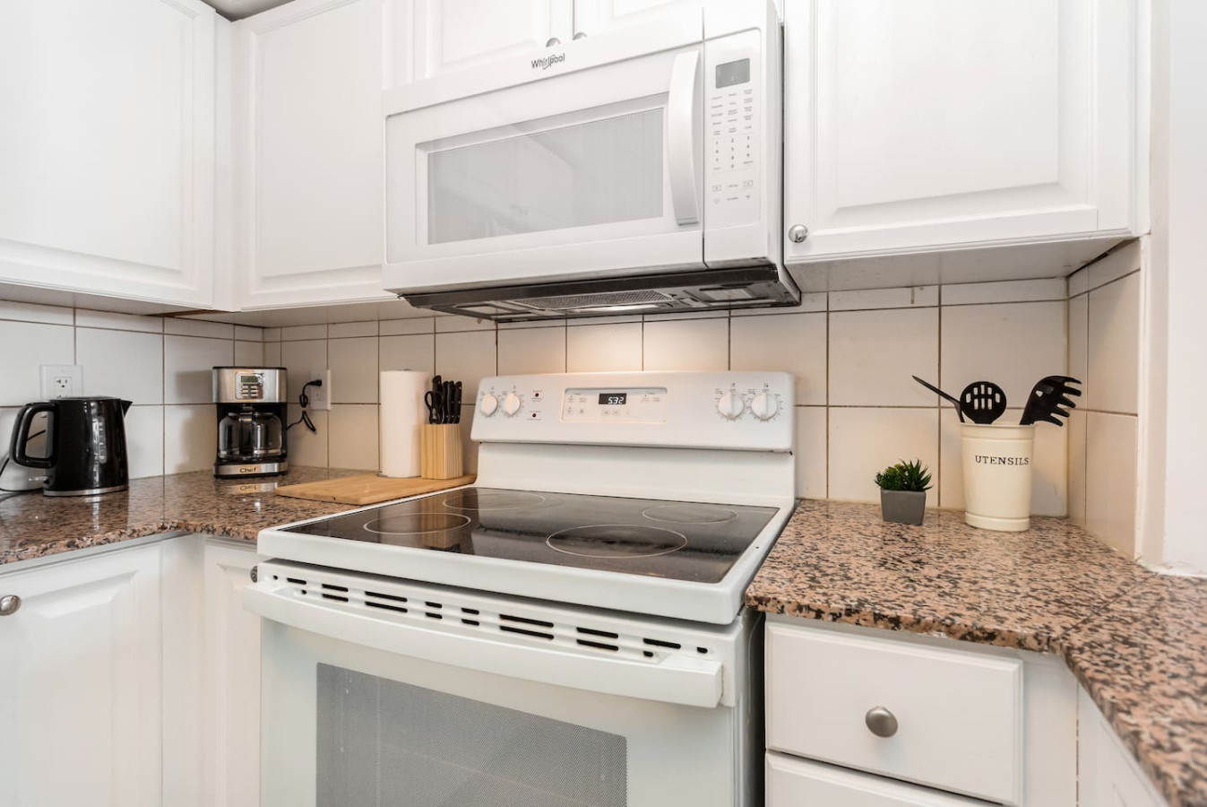 Stylish 2BR Retreat Steps to SQ1 | Prime Location photo 46